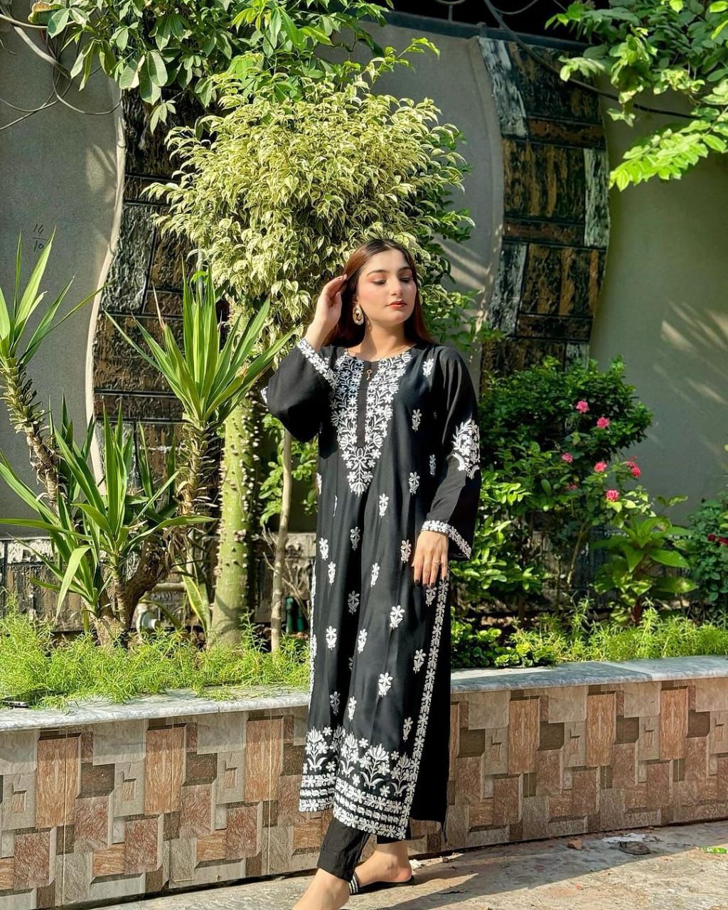 1 pc Chikankari EMBROIDERED Kurti (Linen)