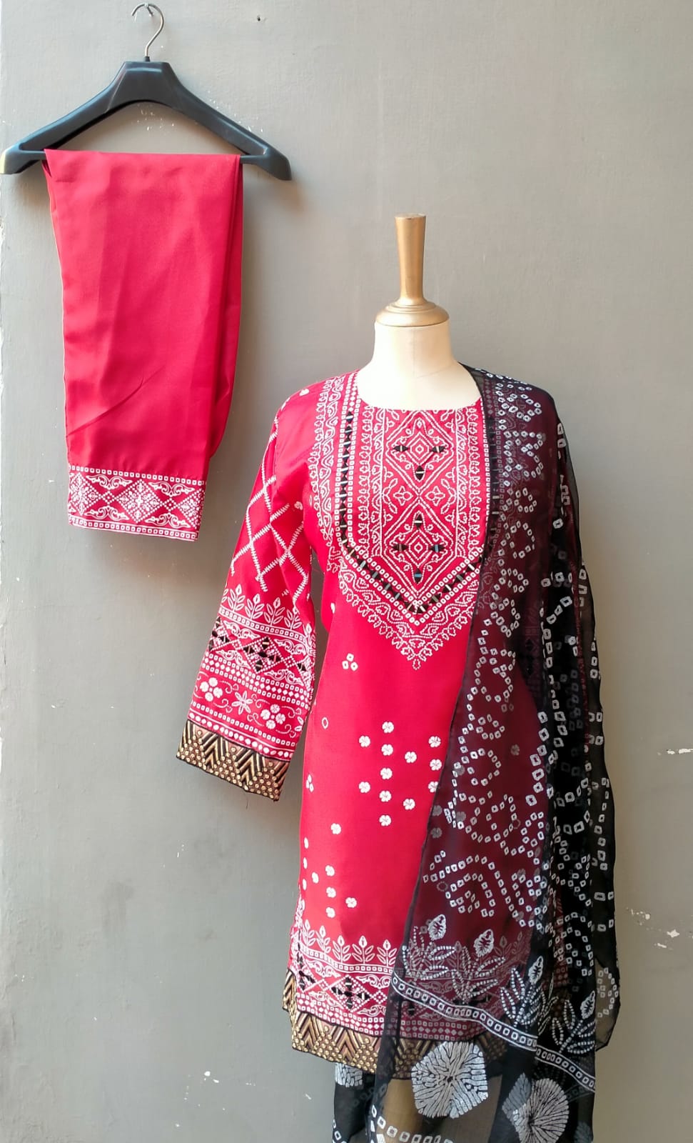 Chunri Silk 3pcs (Embroidery)