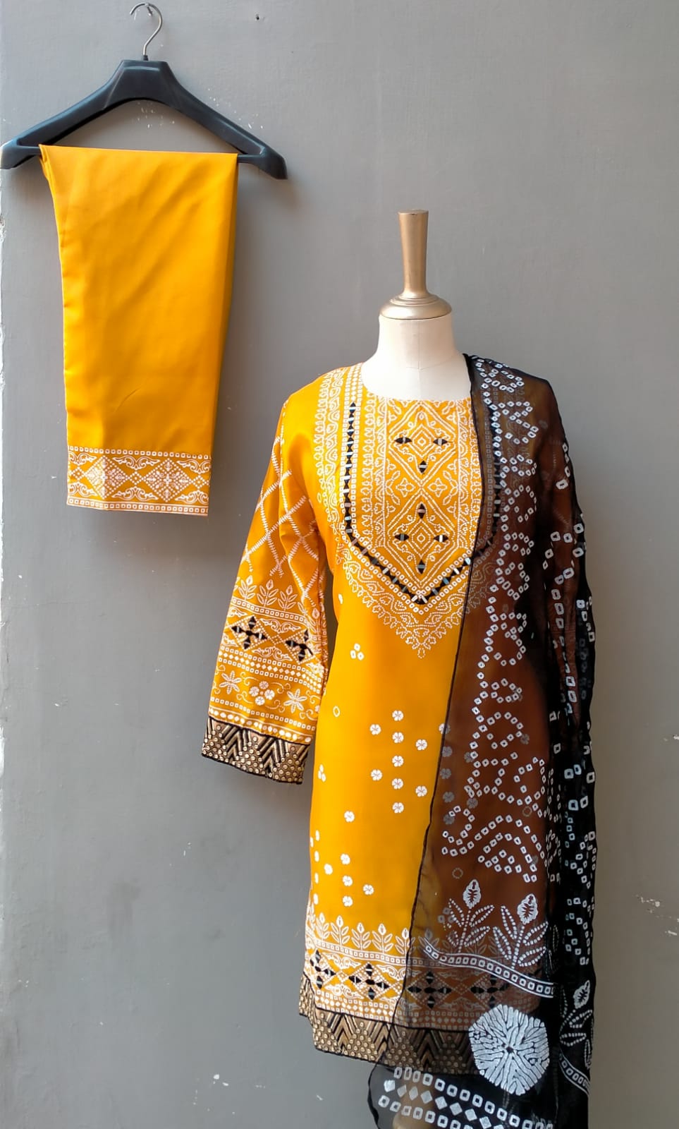 Chunri Silk 3pcs (Embroidery)