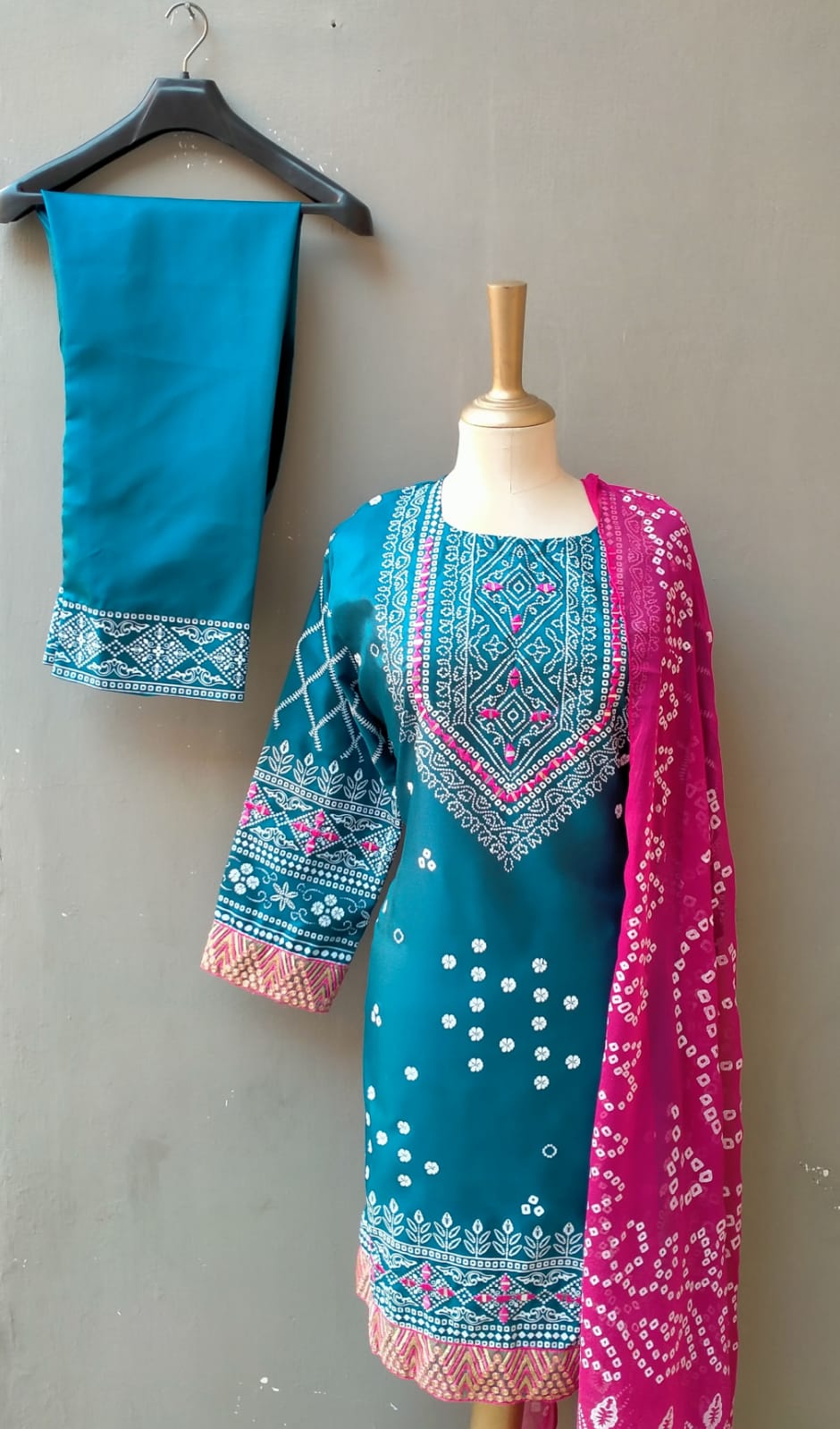 Chunri Silk 3pcs (Embroidery)